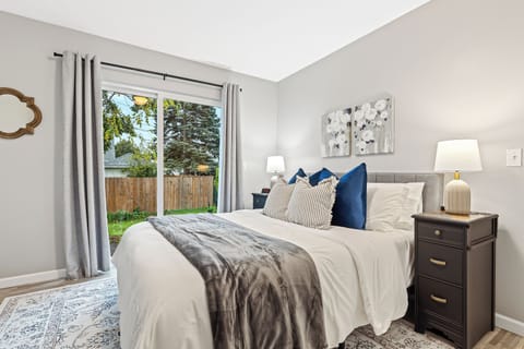 Sink into the lap of luxury with our incredibly comfortable bed.