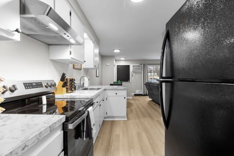 The spacious kitchen has everything you need to create delicious meals.