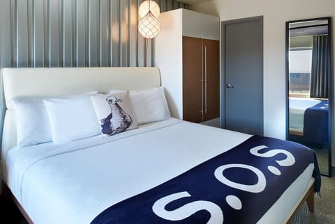 Unit with 1 King Bed