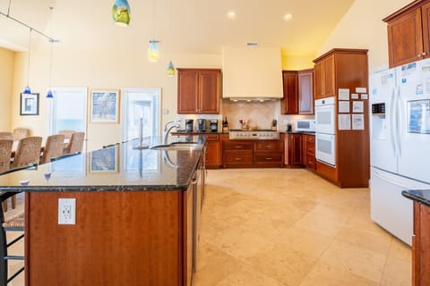 Level 3-Kitchen with Granite Countertops