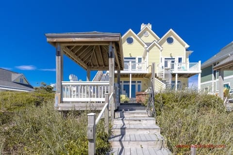 Pier Pressure Oceanfront Exterior