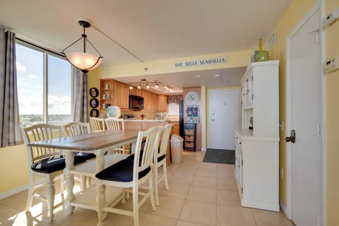 Dining Area | Central Air Conditioning