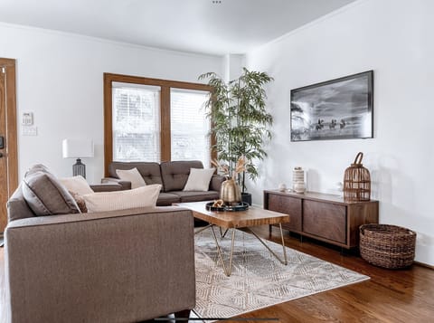 Living room with Frame TV!