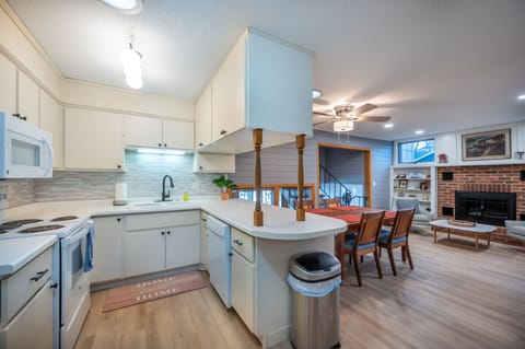 Full kitchen with a table that seats 6.