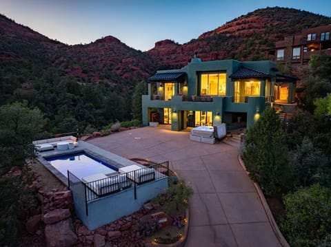 Twilight Magic: Your private saltwater pool, spa and luxury retreat framed by Sedona`s red rocks