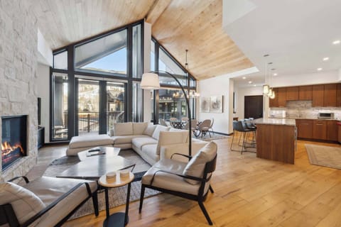 lion605w-3288_54462340291_o