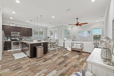 Gourmet Kitchen with modern appliances & large island