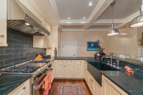 Chefs Kitchen - Creekside C - Vivid Vacation Rentals - Fully Equipped Chefs Kitchen - Creekside C - Vivid Vacation Rentals