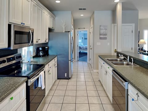 Full Kitchen - Stainless Appliances - First Floor
