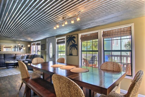 Welcome To 4 Palms!