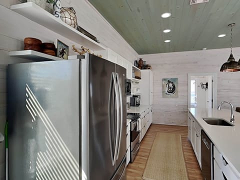 Full Kitchen with Appliances