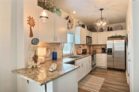 Whatever you need to prepare for your family, you’ll find plenty of space and all the cookware and dishes you need to get the job done. Cooking in this kitchen is a pleasure.