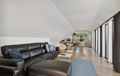 Smart TV, table tennis