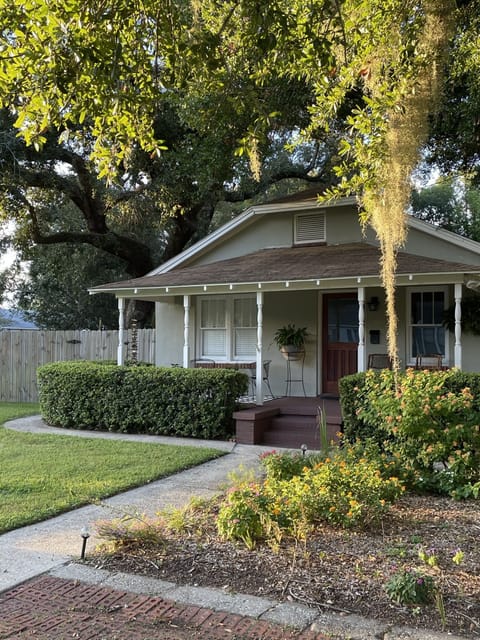 Discover historic charm and modern comfort in our cottage, in East Heights area.