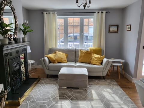 Living Room / Lounge