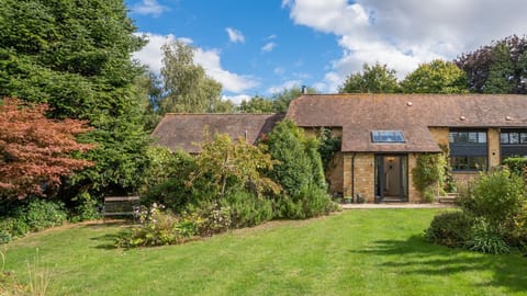 Exterior, Barn End, Bolthole Retreats