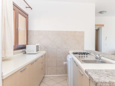 Cabinetry, Sink, Mirror, Building, Wood, Tap, Interior Design, Plumbing Fixture, Flooring