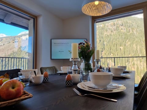 Table, Furniture, Tableware, Property, Plant, Building, Window, Dishware, Drinkware, Coffee Cup