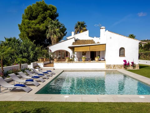 Water, Plant, Sky, Property, Swimming Pool, Tree, Shade, Building, Leisure, Composite Material