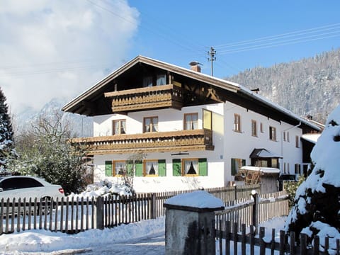 Sky, Building, Snow, Property, Window, Cloud, Mountain, Fence, House, Tree