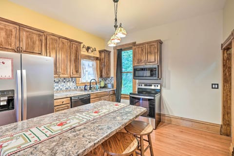 Kitchen | 1st Floor | Coffee Maker | Toaster | Crockpot