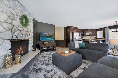 Smart tv with cable, complimentary Netflix/Hulu