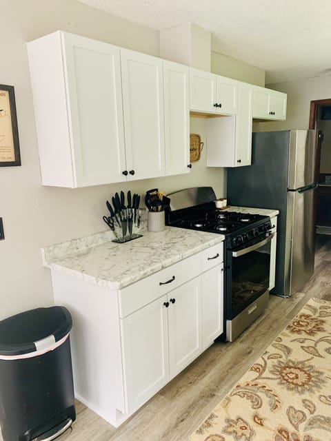 Keurig coffee, kettle, blender, toaster, and more provided