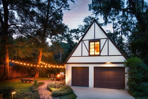 Adorable second-floor guesthouse