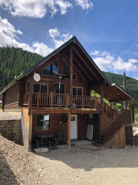 Quaint cabin in Mullan Idaho