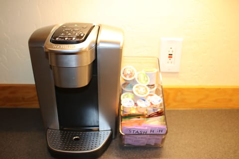 Coffee/tea and creamer