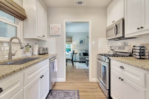 Kitchen (2)