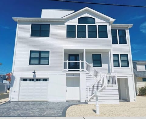 Ocean Side New Construction. Reverse living, 5 Bedroom, 3.5 Bath. Pool, Elevator