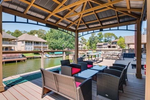 Montgomery Vacation Rental | 4BR | 3.5BA | 2,784 Sq Ft | Step-Free Access