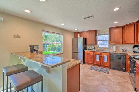 Kitchen | Cooking Basics | Coffee Maker | Paper Towels/Trash Bags Provided