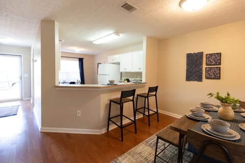 Be Home - spacious condo w/ parking Apartment in Martinez