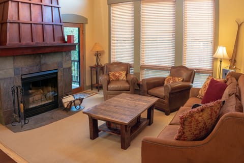 Home Decor, Living Room, Indoors, Room, Furniture