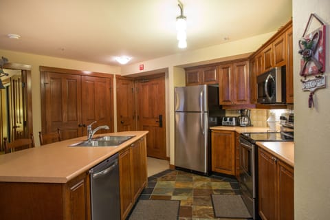 Flooring, Room, Indoors, Hardwood, Kitchen