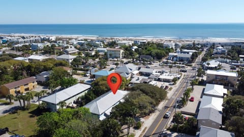 Seaside Bliss Just Steps Away: Our Rental is a Beach Lover`s Dream, Only One Block from the Shore!