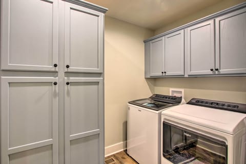 Laundry Room | Washer/Dryer | Iron/Board | Trash Bags/Paper Towels