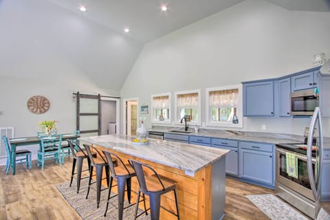 Kitchen | Breakfast Bar | Dishwasher | Cooking Basics