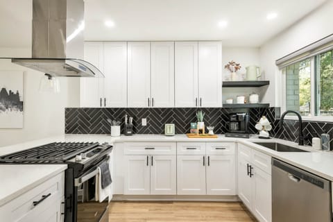 Custom designed kitchen w/ plenty of storage space & all accessories included.