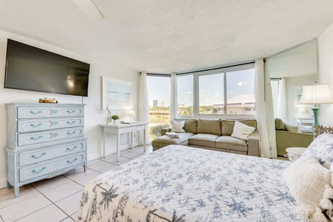 Panama City Beach Vacation Rental | 1BA Studio | 489 Sq Ft | Step-Free Access