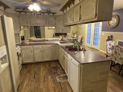 Fully equipped kitchen.