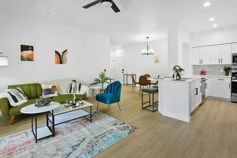 CozySuites Glendale awaits you!