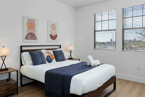 CozySuites Glendale awaits you!