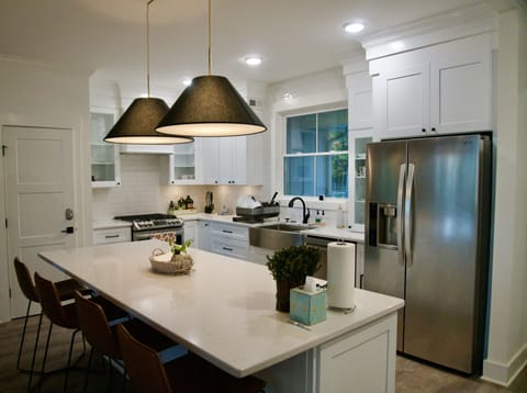 Fully equipped kitchen.