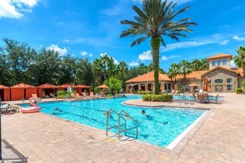 - Sparkling resort pool with sunny lounge areas and cabanas
- Perfect place to cool off swim and enjoy warm Florida days
- Family friendly outdoor fun steps from your stay

