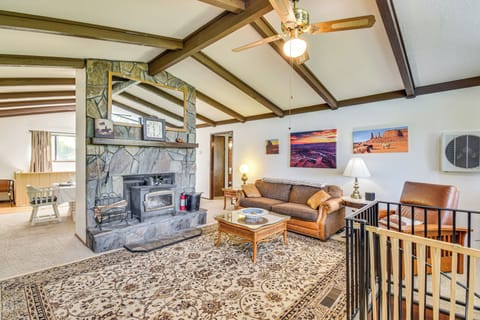 Groveland Vacation Rental | 3,000 Sq Ft | 5BR | 3.5BA | Stairs Required