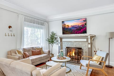 This is 1st living room when you walk in, with Sony TV 65''