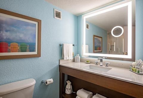 Start your day smoothly with bright mirror lighting and fresh towels.